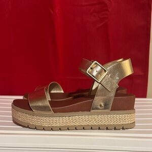 MIA Kenji Gold Platform Sandals - size 7